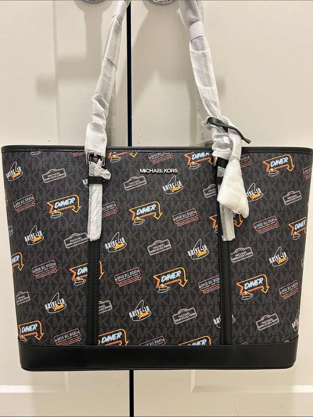 Michael Kors (NWT) Jet Set Large Printed Signature Logo Tote Bag